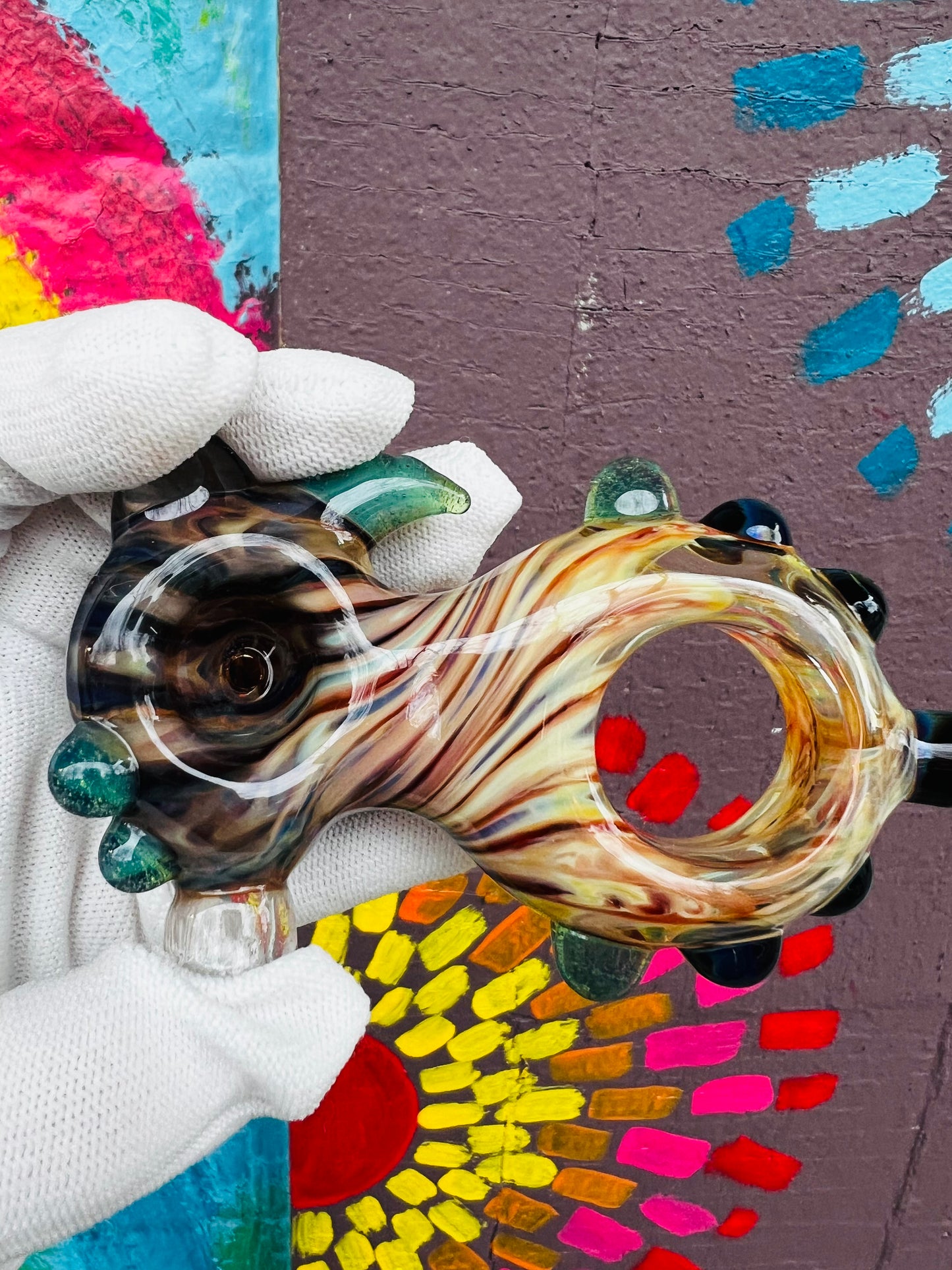 Horned pipe with hole