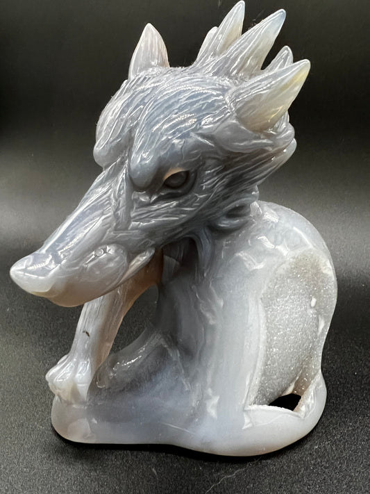 Agate carved wolf