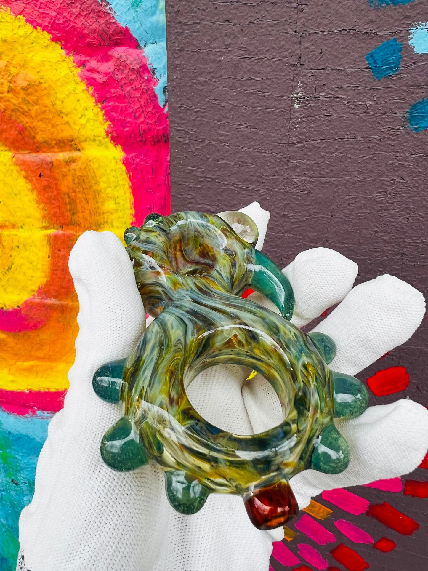 Horned pipe with hole