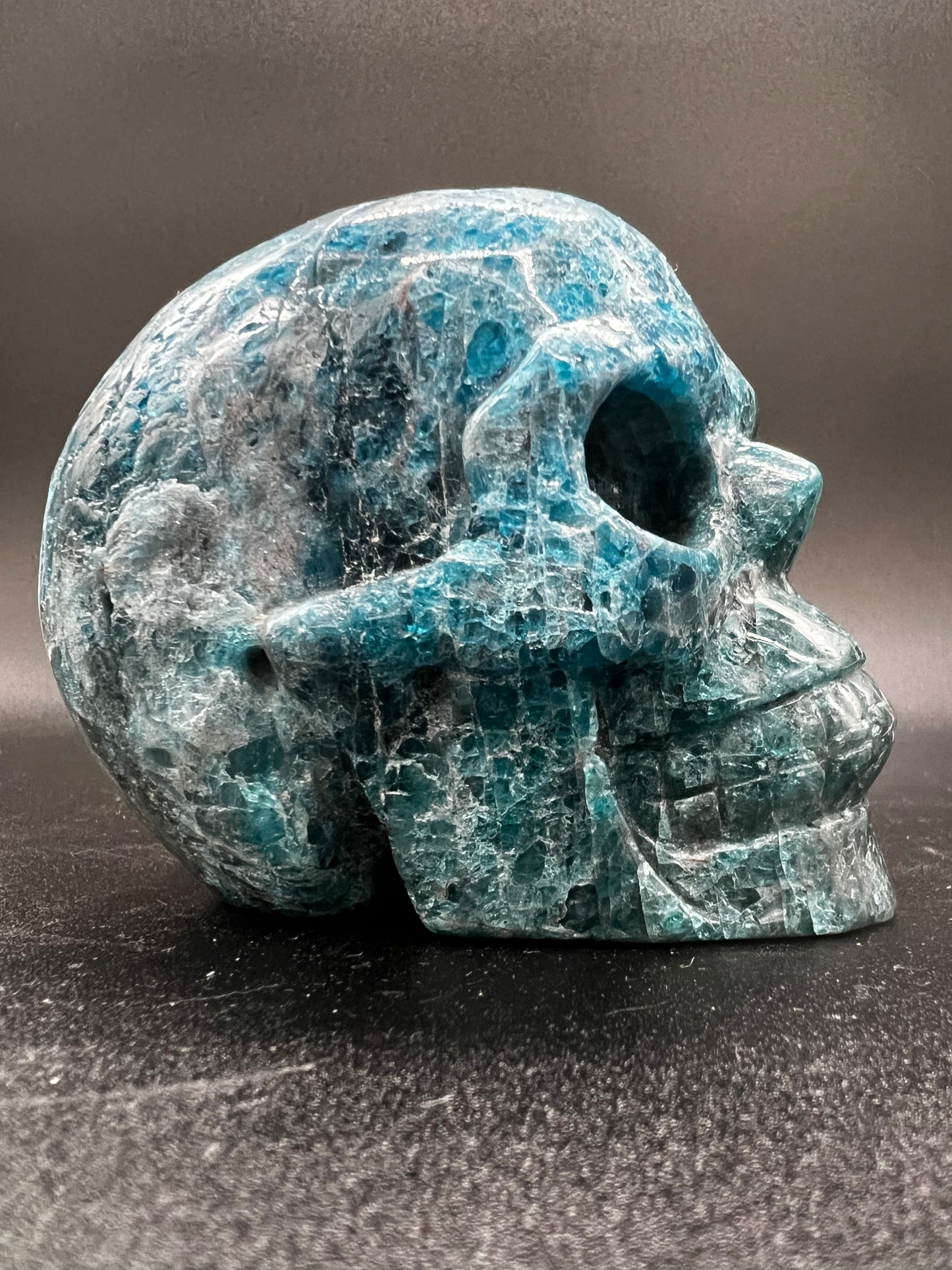 Apatite skull
